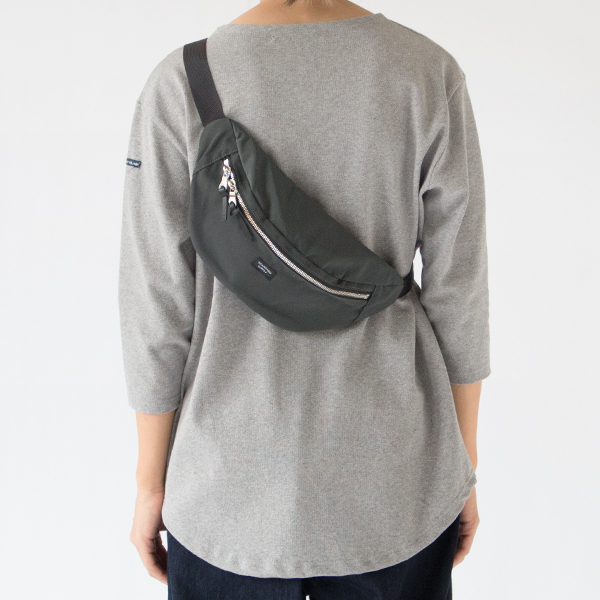 FANNY PACK  STEEL GREY（身長163cm）