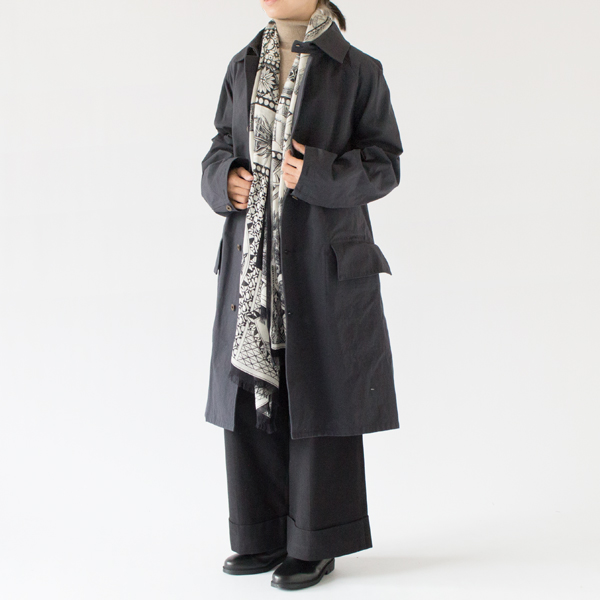 コートから覗かせたシックなスタイル(BLACK)