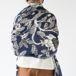 ショールのように広げて使える大判ストールです(NAVY) ショールのように広げて使える大判ストールです(NAVY)