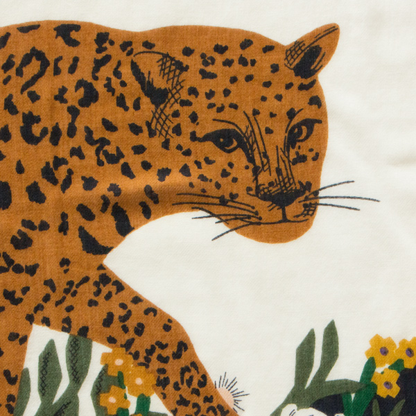 大きな花々を抱え誇らしげな表情のヒョウ(FOREST) 大きな花々を抱え誇らしげな表情のヒョウ(FOREST)