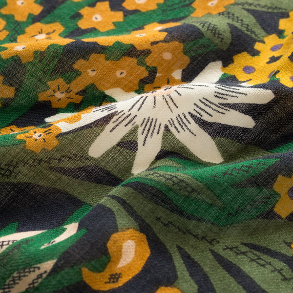 さらりとした表面ですがしなやかさがあるウール100%の生地(FOREST) さらりとした表面ですがしなやかさがあるウール100%の生地(FOREST)