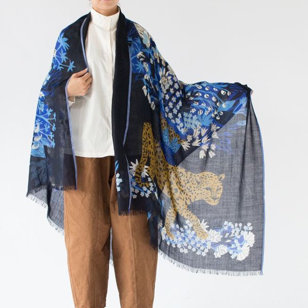 透け感のあるしなやかな生地(BLUE・身長163cm) 透け感のあるしなやかな生地(BLUE・身長163cm)