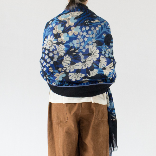 ショールのように広げて使える大判ストールです(BLUE) ショールのように広げて使える大判ストールです(BLUE)