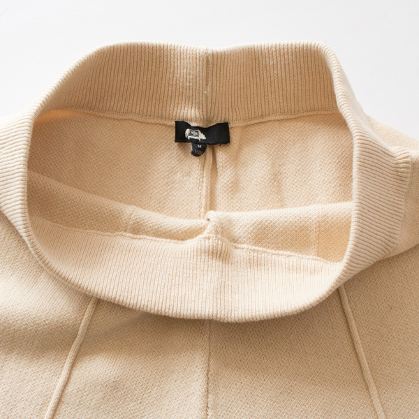 伸縮性のあるウエストでリラックスした穿き心地(OFFWHITE)