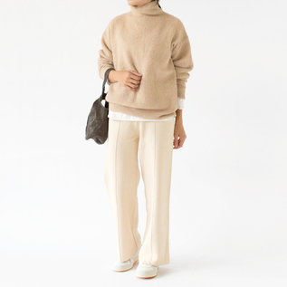 お出かけ着としてもコーディネートしたいパンツです(OFFWHITE-M、身長162cm)