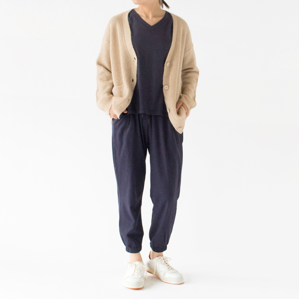 自宅のリラックスタイムに欠かせない一着に(NAVY-M、身長162cm)