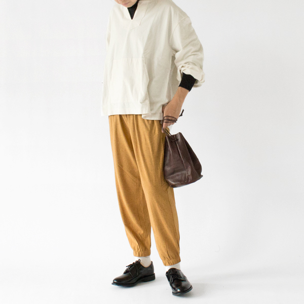 カジュアルな着こなしにぴったり(YELLOW-L、身長162cm)