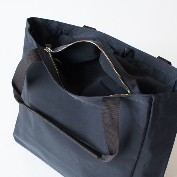 ファスナー仕様の吊りポケット(DARK NAVY)