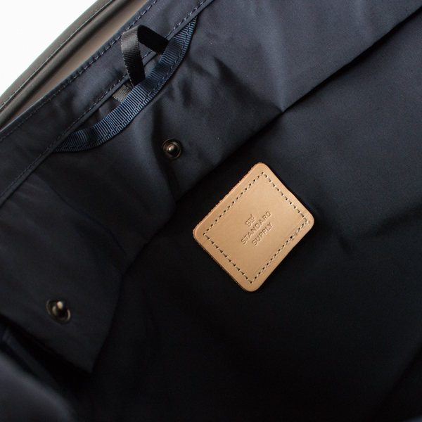 レザーのロゴタグ(DARK NAVY)