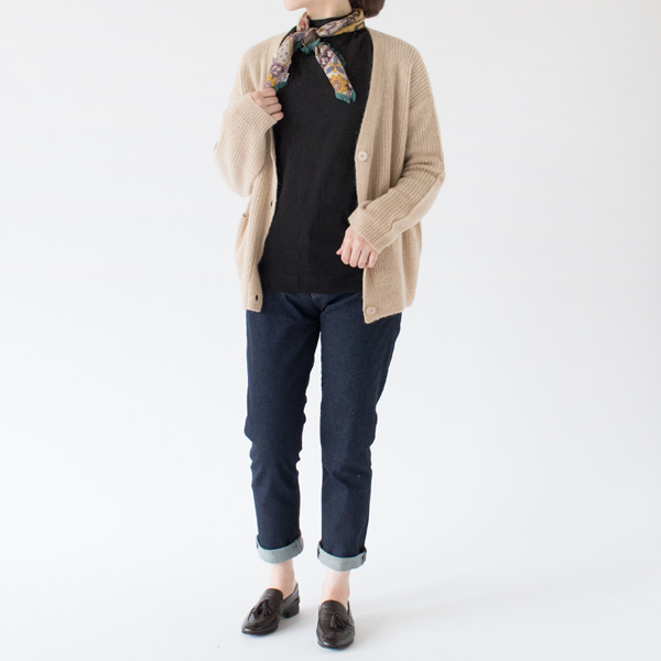 シンプルなスタイルも気取りすぎず格上げ