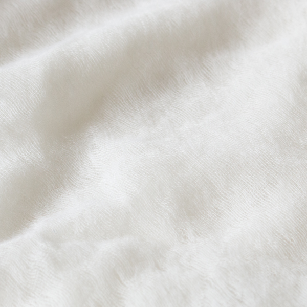 雲のようなカシミヤの柔らかな手触り(WHITE)