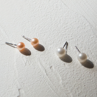 左:ピンク 6.5-7mm、右:ホワイト 7-7.5mm 左:ピンク 6.5-7mm、右:ホワイト 7-7.5mm