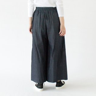 BLUE、身長162cm BLUE、身長162cm