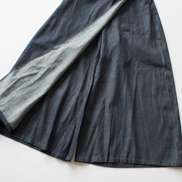 見る角度によって様々な印象を与えてくれます(BLUE) 見る角度によって様々な印象を与えてくれます(BLUE)