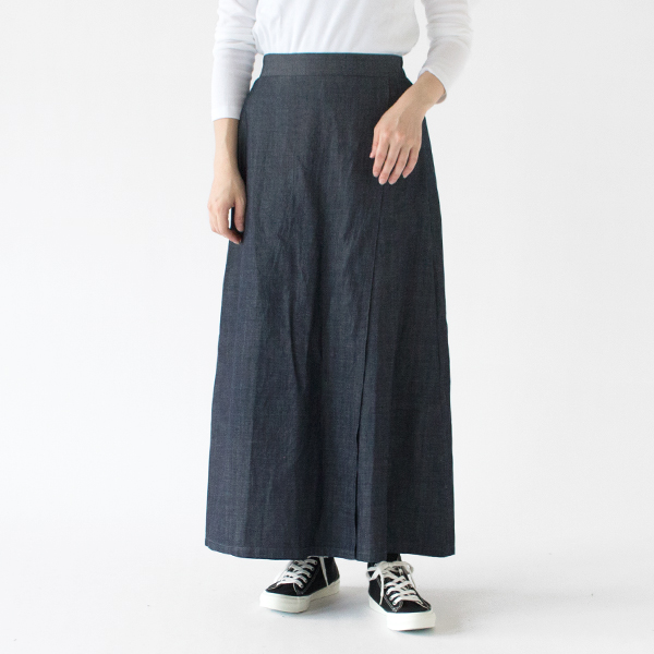 BLUE、身長162cm BLUE、身長162cm