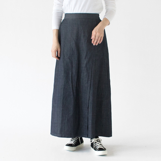 BLUE、身長162cm BLUE、身長162cm