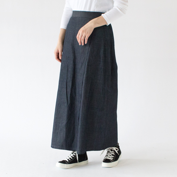 BLUE、身長162cm BLUE、身長162cm