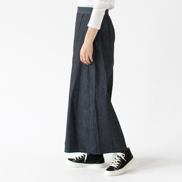 BLUE、身長162cm BLUE、身長162cm