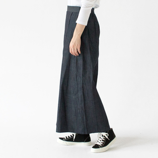 BLUE、身長162cm BLUE、身長162cm