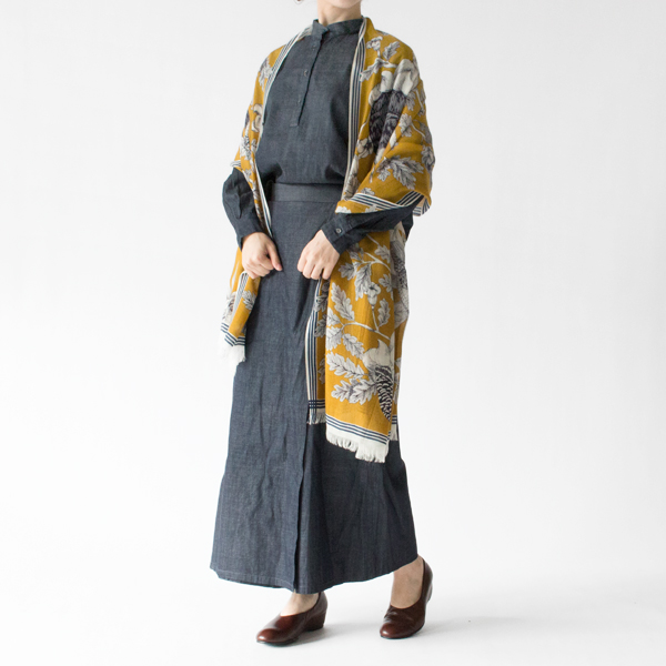 ストールと合わせて上品に(BLUE、身長162cm)