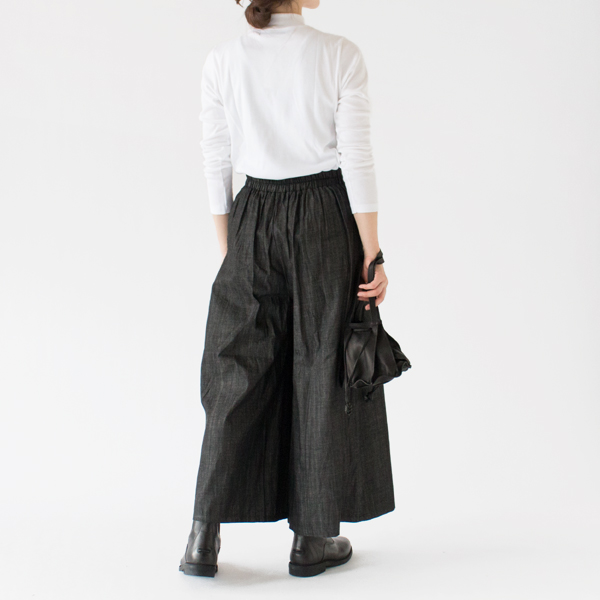 軽くて動きやすいイージーパンツのような穿き心地(BLACK、身長162cm) 軽くて動きやすいイージーパンツのような穿き心地(BLACK、身長162cm)