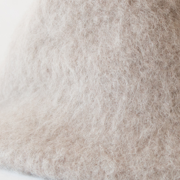 弾性の高いウールとしっとり滑らかなアルパカ毛がミックスされています(BEIGE) 弾性の高いウールとしっとり滑らかなアルパカ毛がミックスされています(BEIGE)