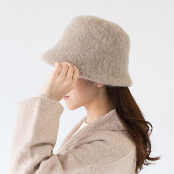 深めに被ったり浅めに被ったりと自分好みに調整ができます(BEIGE) 深めに被ったり浅めに被ったりと自分好みに調整ができます(BEIGE)