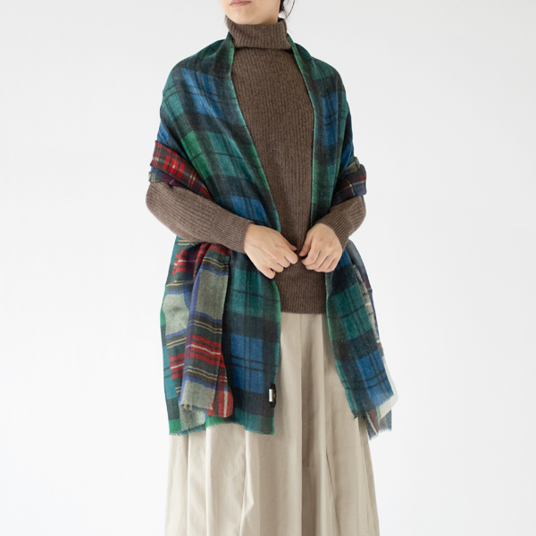 大判なので羽織りとしてもおすすめ(GREEN・身長162cm)