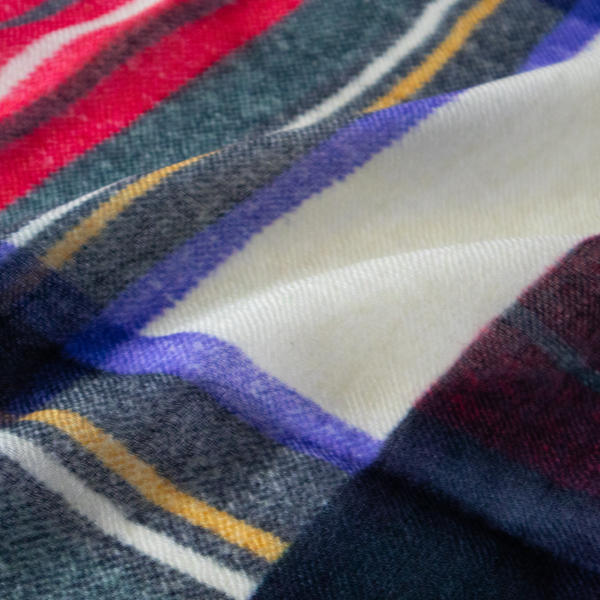 しなやかで繊細なウール素材(RED)