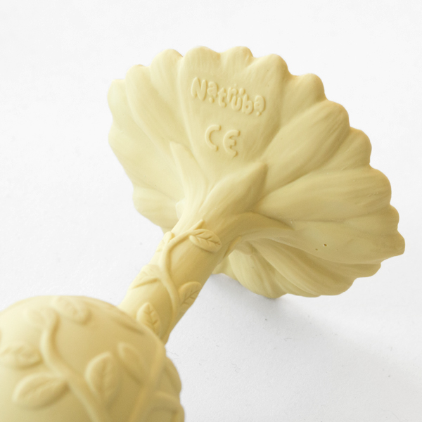 デイジーの花の裏にはNatrubaのロゴが入っています