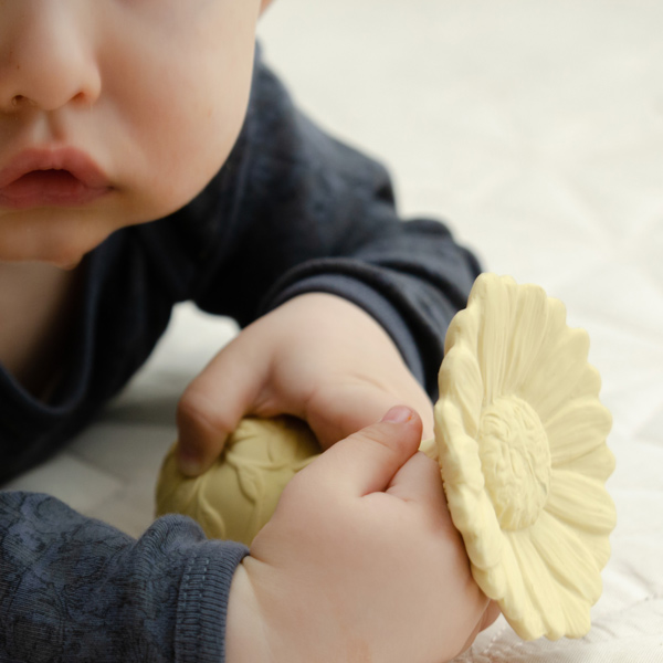 小さな手でも持ちやすい形状