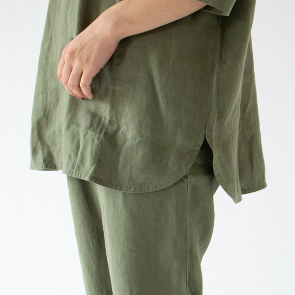 お腹周りをゆったりと隠してくれます(Sサイズ・身長162cm) お腹周りをゆったりと隠してくれます(Sサイズ・身長162cm)