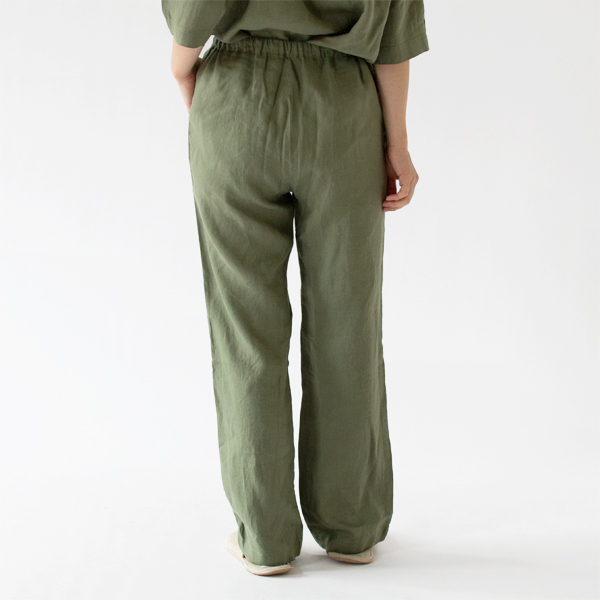 下にインナーを重ねてもゆったりと着こなすことができます(Sサイズ・身長162cm) 下にインナーを重ねてもゆったりと着こなすことができます(Sサイズ・身長162cm)