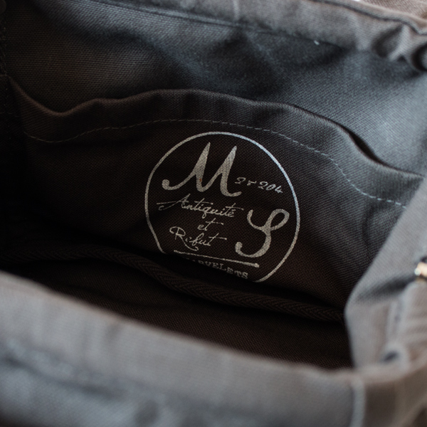 MARVELETSのロゴ入り(CHARCOAL GRAY)
