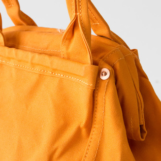 手打ちの打ち抜きリベットを使用(ORANGE) 手打ちの打ち抜きリベットを使用(ORANGE)
