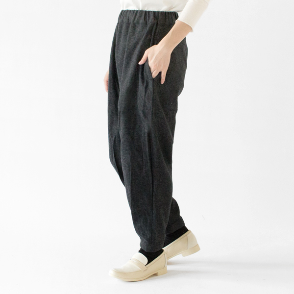 足元がキュッと引き締まった甘すぎないデザイン(DGY・身長162cm) 足元がキュッと引き締まった甘すぎないデザイン(DGY・身長162cm)