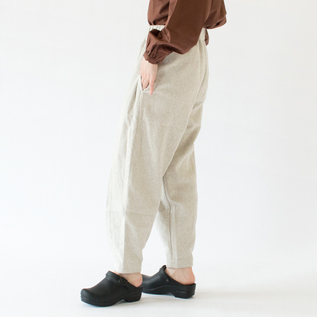 足元がキュッと引き締まった甘すぎないデザイン(WHT・身長162cm) 足元がキュッと引き締まった甘すぎないデザイン(WHT・身長162cm)
