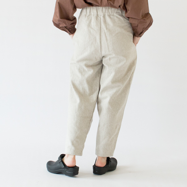 ゆったりとした丸みのあるシルエット(WHT・身長162cm) ゆったりとした丸みのあるシルエット(WHT・身長162cm)