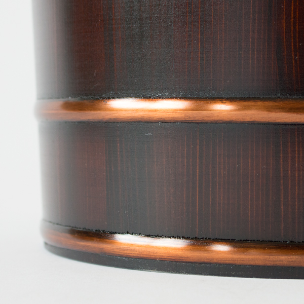 味わい深い拭き漆と箍(たが)の組み合わせが美しいです 味わい深い拭き漆と箍(たが)の組み合わせが美しいです