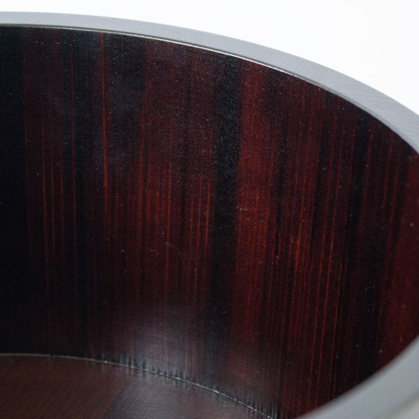 拭き漆仕上げで深みが増した木目(丸湯桶24cm) 拭き漆仕上げで深みが増した木目(丸湯桶24cm)