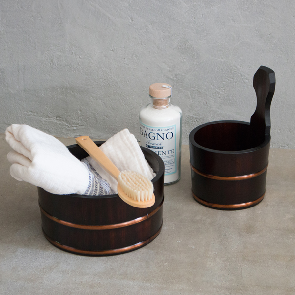 シックでモダンなさわら拭き漆湯桶 ※右の片手汲み桶は現在お取り扱いがございません シックでモダンなさわら拭き漆湯桶 ※右の片手汲み桶は現在お取り扱いがございません