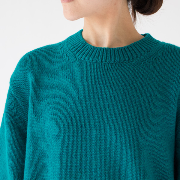 ベーシックで着回しの効くクルーネックニット（サイズ3）