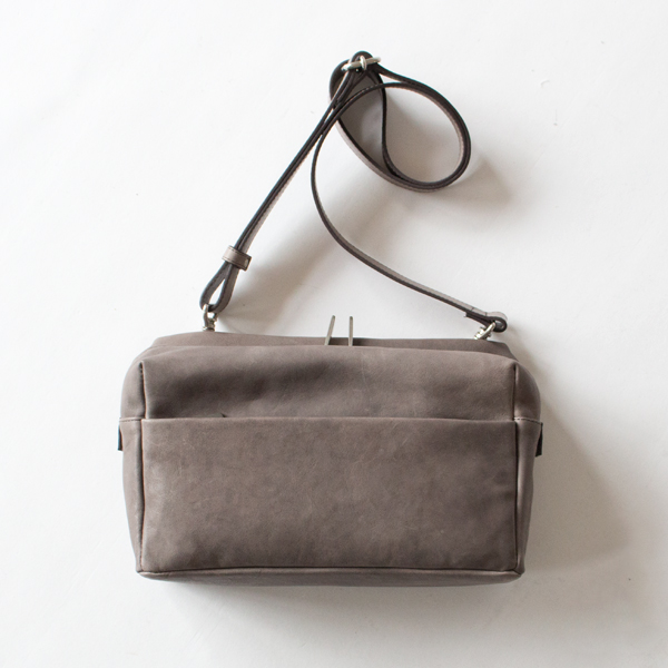 レザーショルダーバッグ tofu (別注slate GRAY)