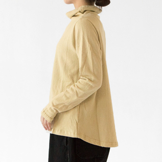 着丈の前後に緩やかな差をつけたAラインシルエット(SMOKY YELLOW、身長162cm) 着丈の前後に緩やかな差をつけたAラインシルエット(SMOKY YELLOW、身長162cm)