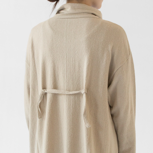 肩の力を抜いて楽に着ることができます(GRAIGE、身長162cm)