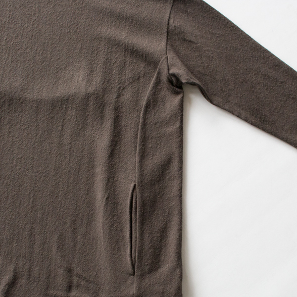 両脇についたポケット(G.OLIVE)