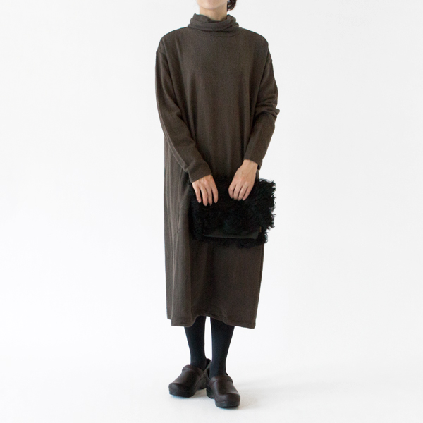 保温性に優れた素材の秋冬に重宝するワンピース(G.OLIVE、身長162cm)