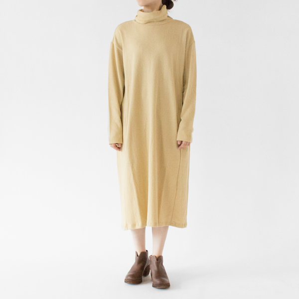 コットンリネンカシミヤ ハイネックワンピース(SMOKY YELLOW、身長162cm)