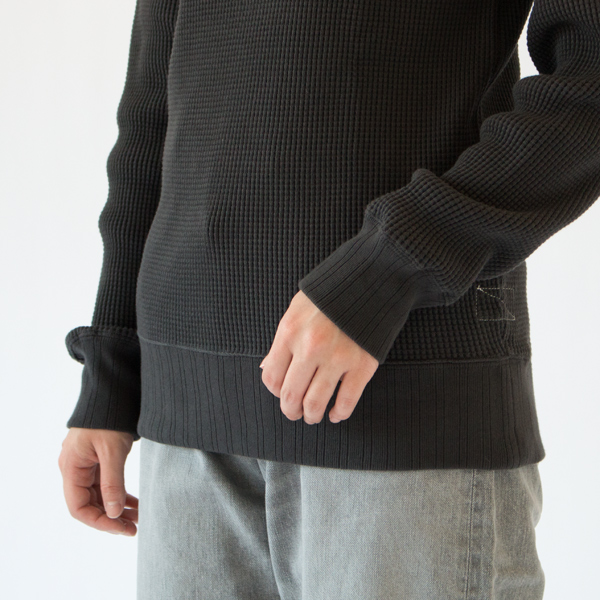 長さのある袖が愛らしデザイン(BLACK)