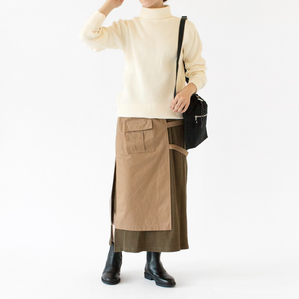 コーディネートにさらっと合わせやすいデザイン(OFF、身長162cm)